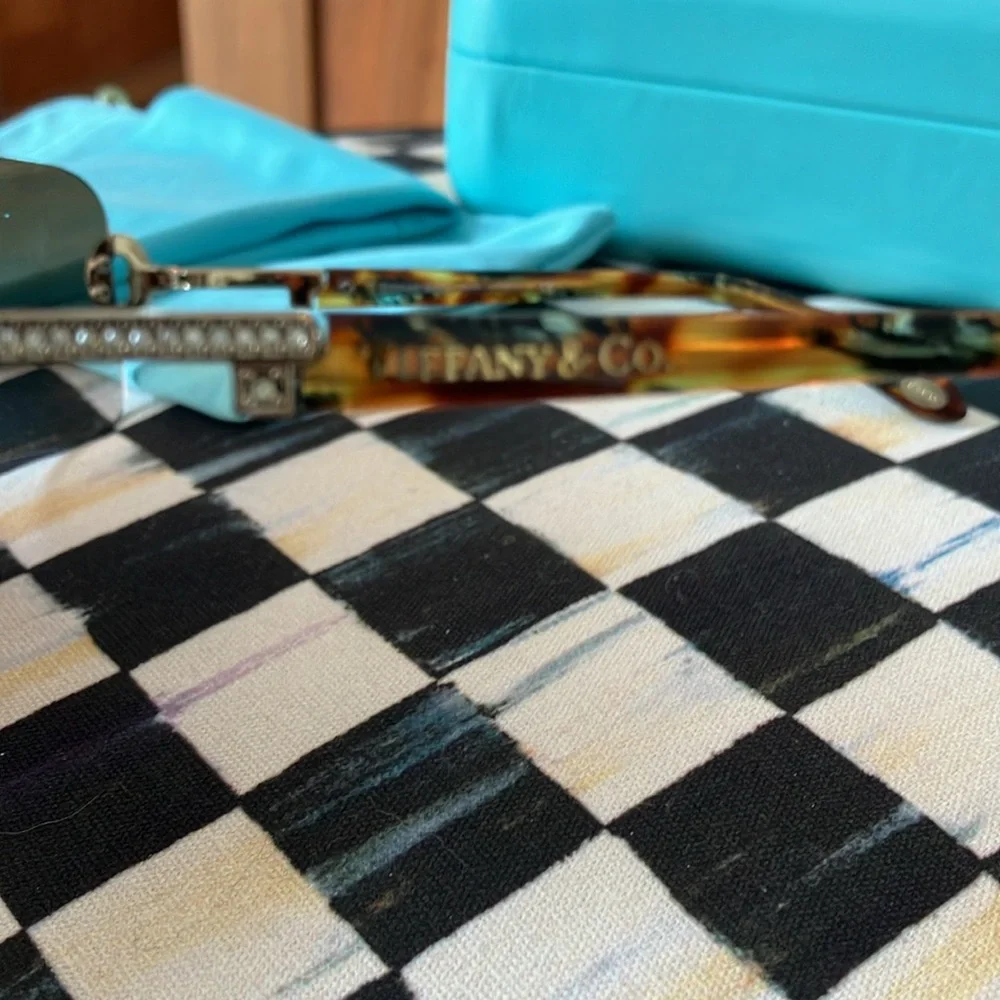 RARE Tiffany Key Sunglasses - Tortoise & Crystal 😍 - Picture 4 of 8
